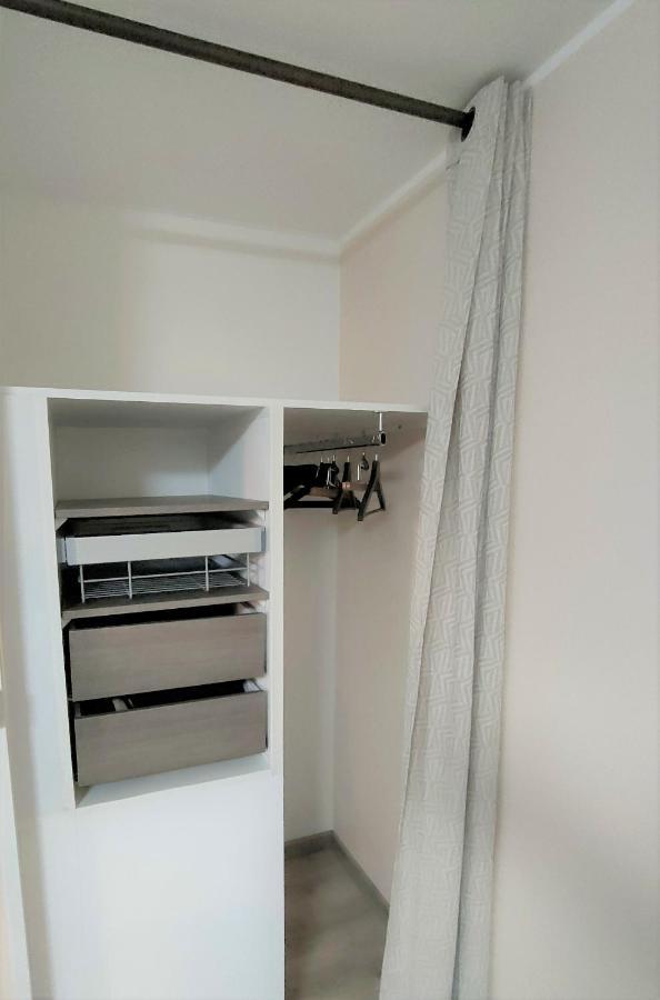 Lovely Flat Nearby Paris Fully Redone With Free Parking On Premises And Balcony กลีชี ภายนอก รูปภาพ
