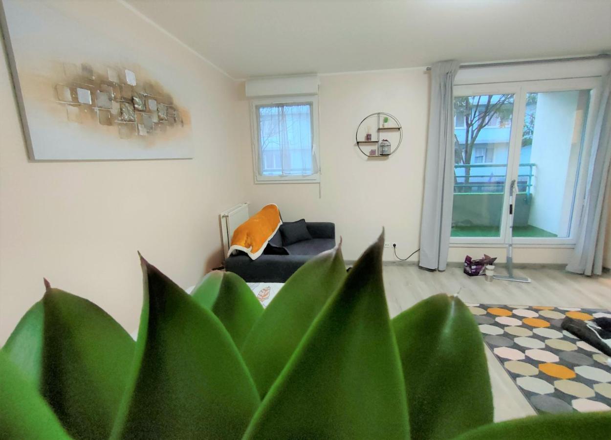 Lovely Flat Nearby Paris Fully Redone With Free Parking On Premises And Balcony กลีชี ภายนอก รูปภาพ